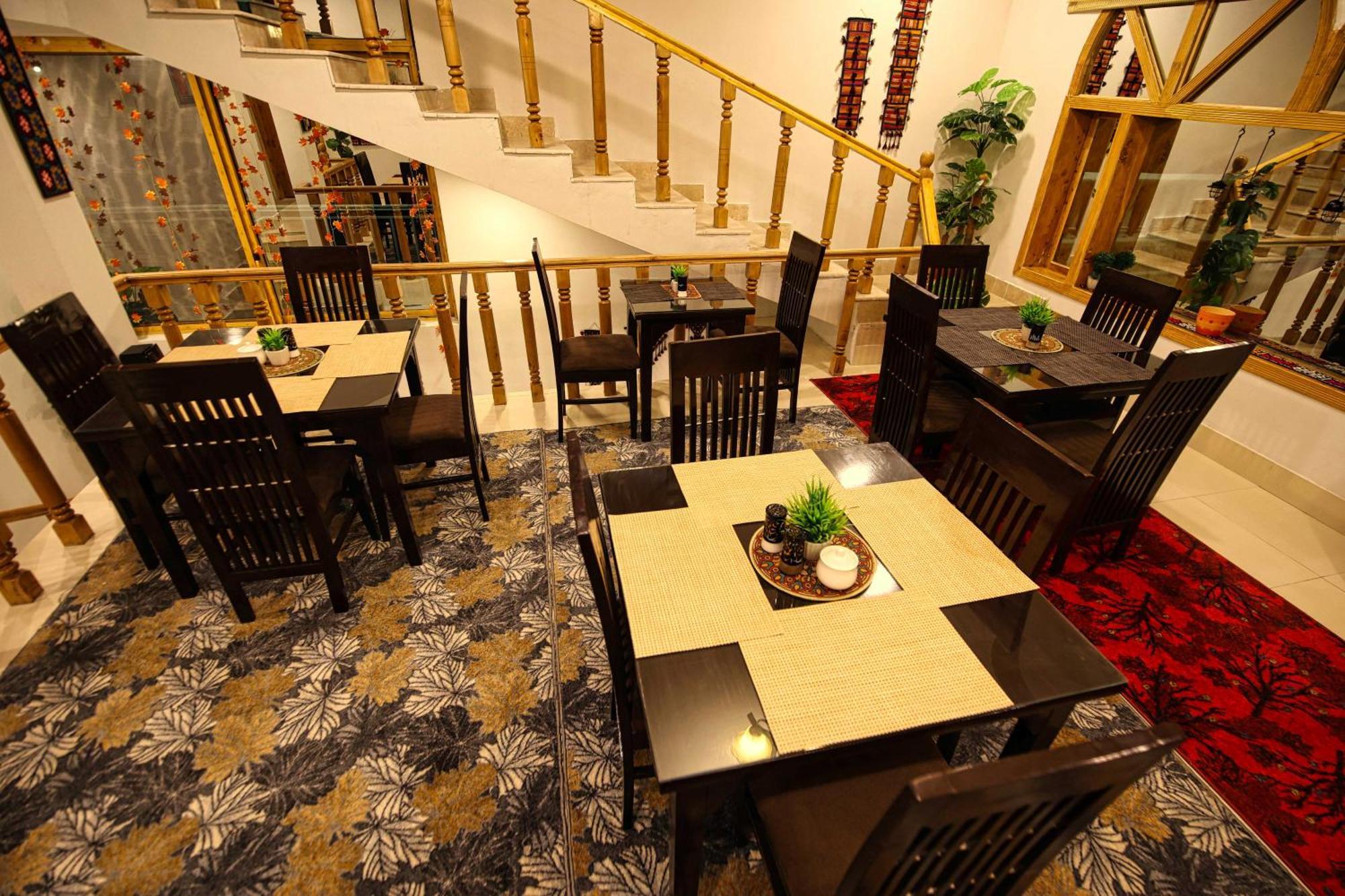 Отель Oak Residency Гилгит Экстерьер фото