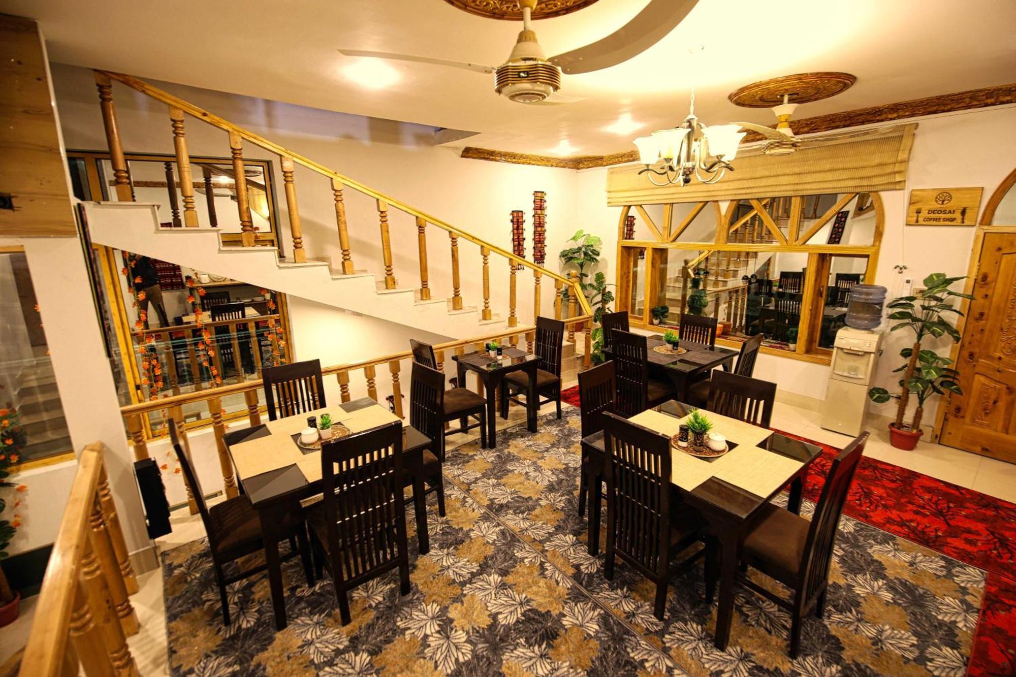 Отель Oak Residency Гилгит Экстерьер фото